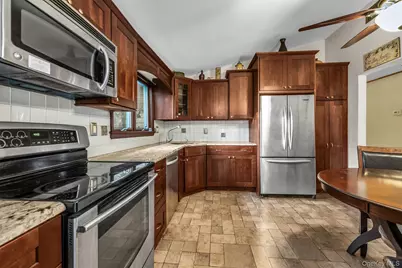 100 Ridgewood Avenue, Holtsville, NY 11742 - Photo 4