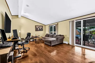 100 Ridgewood Avenue, Holtsville, NY 11742 - Photo 10