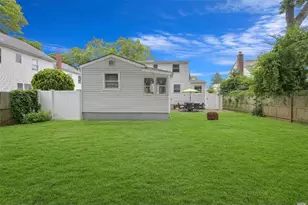 187 N Fulton Ave, Lindenhurst, NY 11757 - Photo 16
