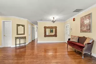 19 Wildwood Dr, Dix Hills, NY 11746 - Photo 4