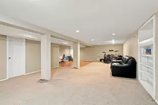 19 Wildwood Dr, Dix Hills, NY 11746 - Photo 38