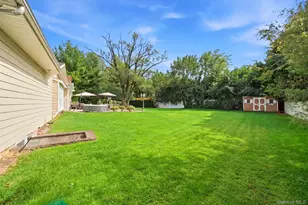 19 Wildwood Dr, Dix Hills, NY 11746 - Photo 42