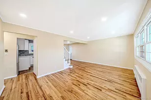 1025 N Greene Ave, Lindenhurst, NY 11757 - Photo 4