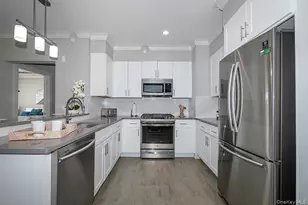 91305 E Hoffman Ave, Lindenhurst, NY 11757 - Photo 4