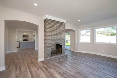 10 Autumn Lane, Amityville, NY 11701 - Photo 10
