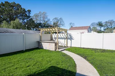 10 Autumn Lane, Amityville, NY 11701 - Photo 28