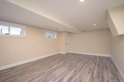 10 Autumn Lane, Amityville, NY 11701 - Photo 22
