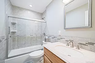 4 Starlight Dr, Commack, NY 11725 - Photo 18