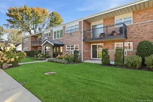 10 Ivy St, Farmingdale, NY 11735 - Photo 2