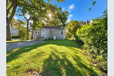380 Gates Avenue W, Lindenhurst, NY 11757 - Photo 2