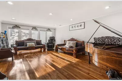8 Winthrop Drive, Dix Hills, NY 11746 - Photo 8