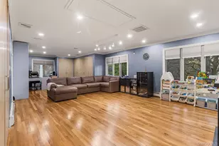 8 Winthrop Dr, Dix Hills, NY 11746 - Photo 34