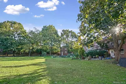 7813 Park Drive E #2A, Kew Gardens, NY 11367 - Photo 32