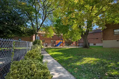 57-74 246th Crescent #57-74, Douglaston, NY 11362 - Photo 38