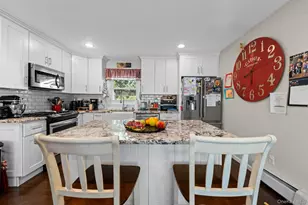 11 Elaine Dr, Sayville, NY 11782 - Photo 10