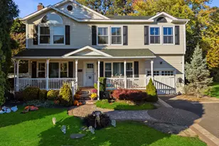 11 Elaine Dr, Sayville, NY 11782 - Photo 4