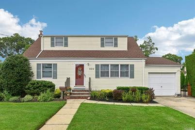 171 Massapequa Avenue, Massapequa Park, NY 11762 - Photo 1