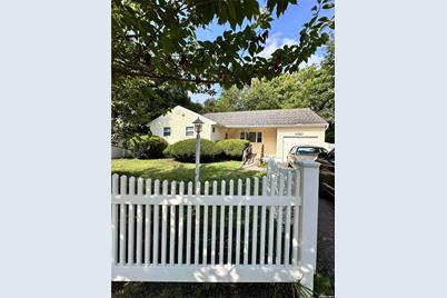 15 Center Avenue, Bay Shore, NY 11706 - Photo 1