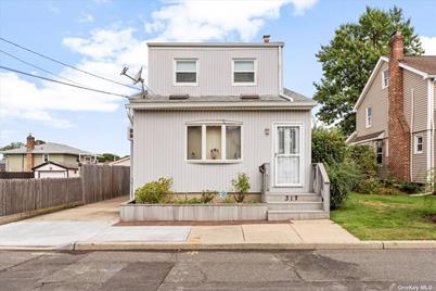 312 Frederick Avenue, Floral Park, NY 11001 - Photo 1