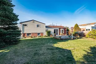 305 W 20th St, Deer Park, NY 11729 - Photo 18