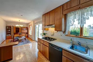 305 W 20th St, Deer Park, NY 11729 - Photo 6