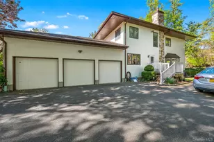 45 Bristol Dr, Manhasset, NY 11030 - Photo 32