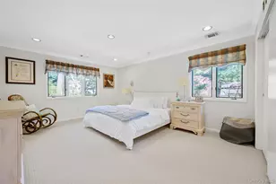 45 Bristol Dr, Manhasset, NY 11030 - Photo 24