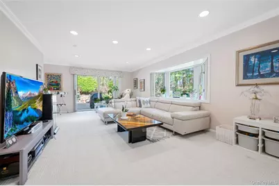 45 Bristol Drive, Manhasset, NY 11030 - Photo 8