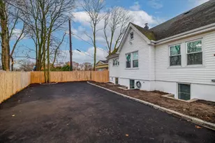 224 E Roslyn Street E, Islip Terrace, NY 11752 - Photo 34