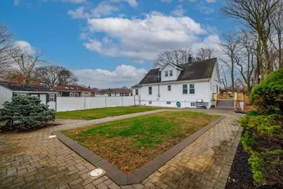 224 E Roslyn Street E, Islip Terrace, NY 11752 - Photo 36