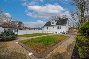 224 E Roslyn Street E, Islip Terrace, NY 11752 - Photo 36