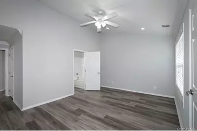 300 Overlook Drive #50, Farmingville, NY 11738 - Photo 4