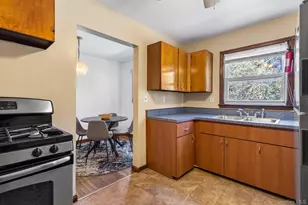 40 Carnegie Ave, Elmont, NY 11003 - Photo 6