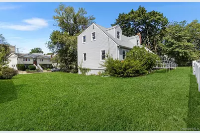 40 Carnegie Avenue, Elmont, NY 11003 - Photo 28