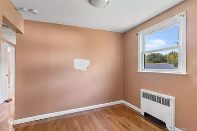 40 Carnegie Avenue, Elmont, NY 11003 - Photo 20