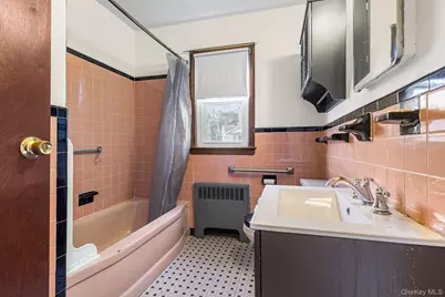 40 Carnegie Avenue, Elmont, NY 11003 - Photo 12