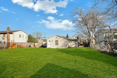 669 East Drive, Lindenhurst, NY 11757 - Photo 22