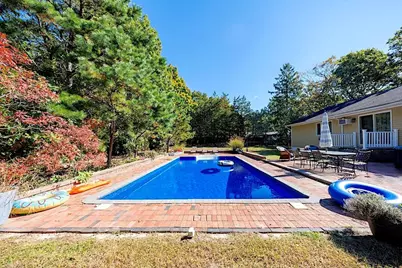 16 Squires Avenue, East Quogue, NY 11942 - Photo 4