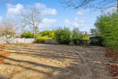 125 Lynbrook Drive, Mastic Beach, NY 11951 - Photo 20