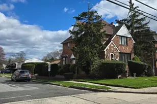 169 Bixley Heath, Lynbrook, NY 11563 - Photo 4