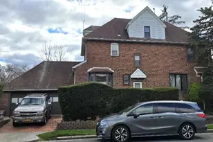 169 Bixley Heath, Lynbrook, NY 11563 - Photo 2