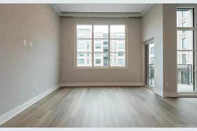 100 Garvies Point Road #1014, Glen Cove, NY 11542 - Photo 4