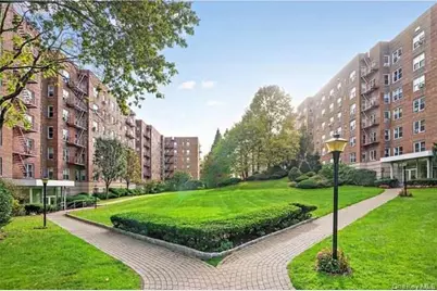 1300 Midland Avenue #B42, Yonkers, NY 10704 - Photo 16