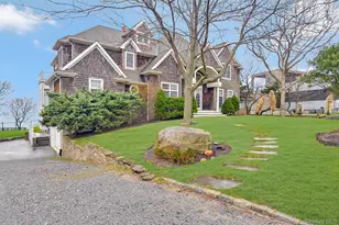 580 Lloyds Ln, Mattituck, NY 11952 - Photo 2