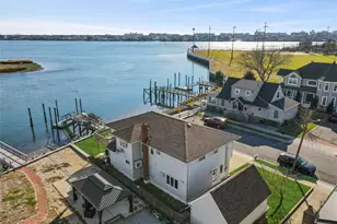 255 Delaware Ave, Island Park, NY 11558 - Photo 4