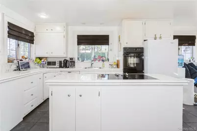 180 Longwood Crossing, Lawrence, NY 11559 - Photo 8