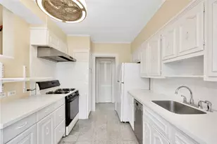 258-15 83rd Ave, Glen Oaks, NY 11004 - Photo 4