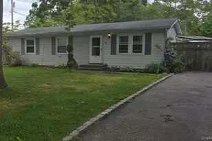 16 Sagewood Dr, Shirley, NY 11967 - Photo 2