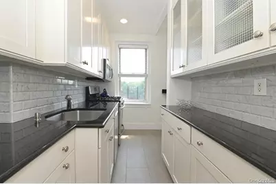 8 Barstow Road #7-E, Great Neck, NY 11021 - Photo 6