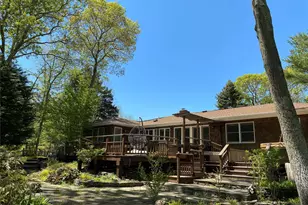 250 Pine Tree Ct, Cutchogue, NY 11935 - Photo 2